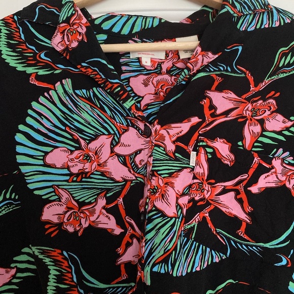 Levi’s blouse size Medium - Picture 2 of 2